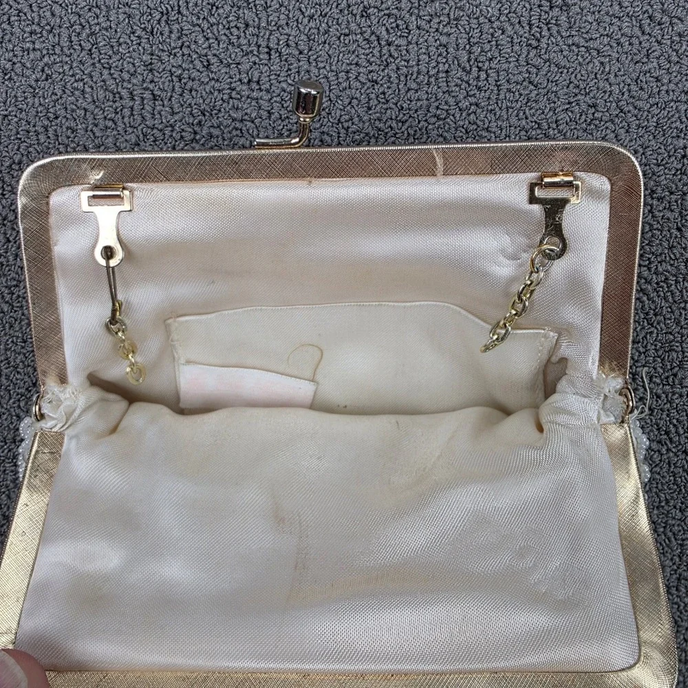 Vintage Richere by Walborg‎ White/Ivory Beaded Floral Kiss Lock Clutch